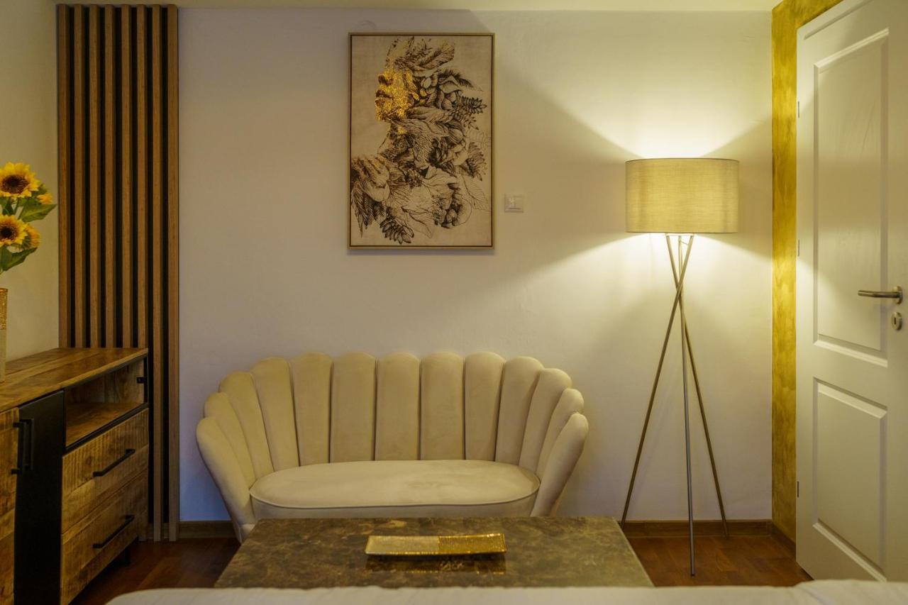 Main Square 5 Star Luxury Apartment With View Cluj-Napoca Esterno foto