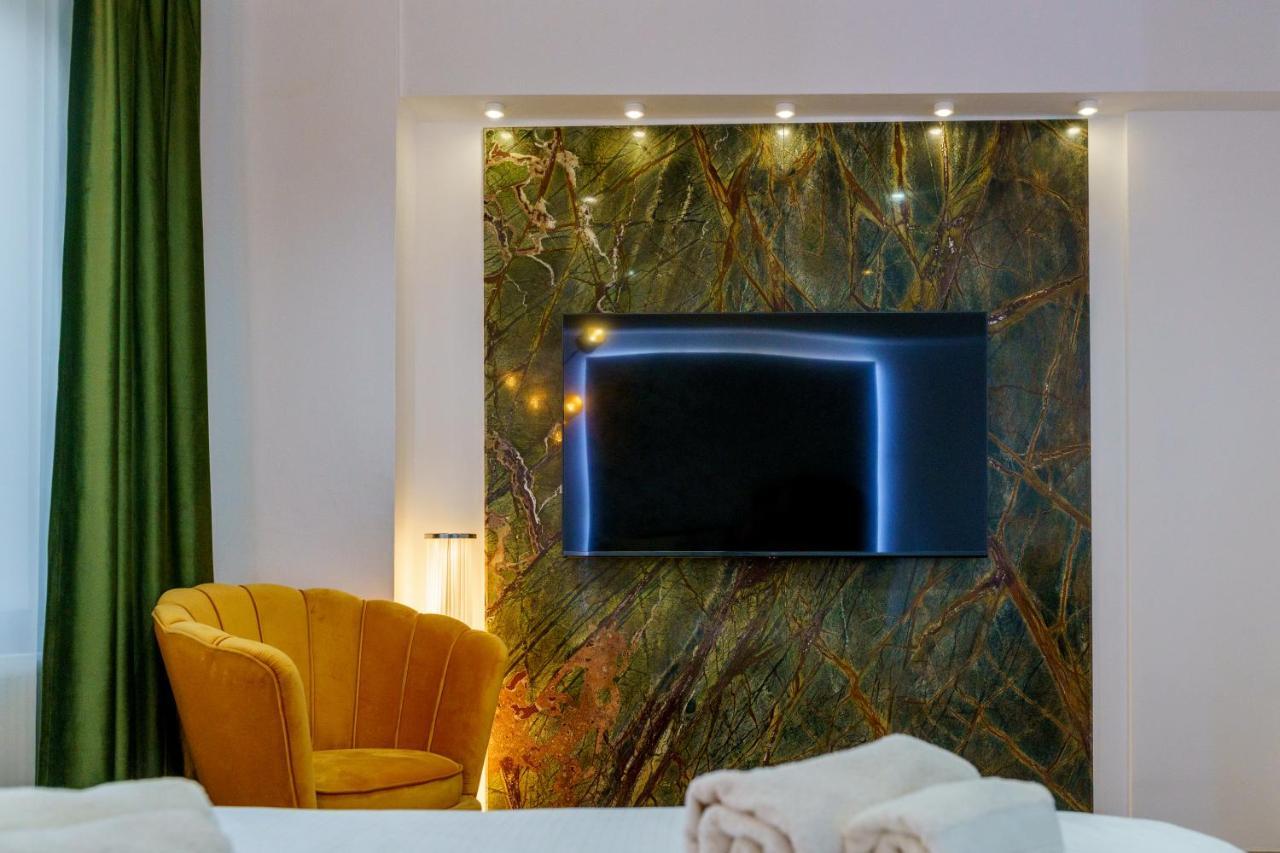 Main Square 5 Star Luxury Apartment With View Cluj-Napoca Esterno foto