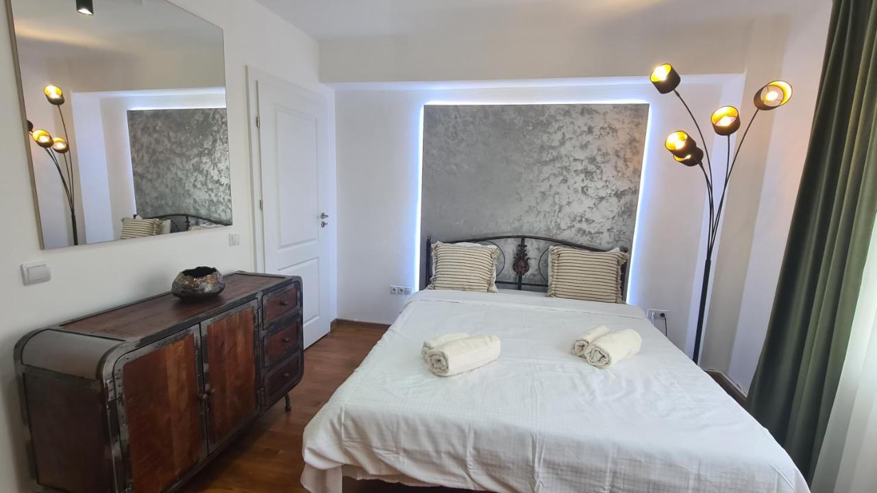 Main Square 5 Star Luxury Apartment With View Cluj-Napoca Esterno foto