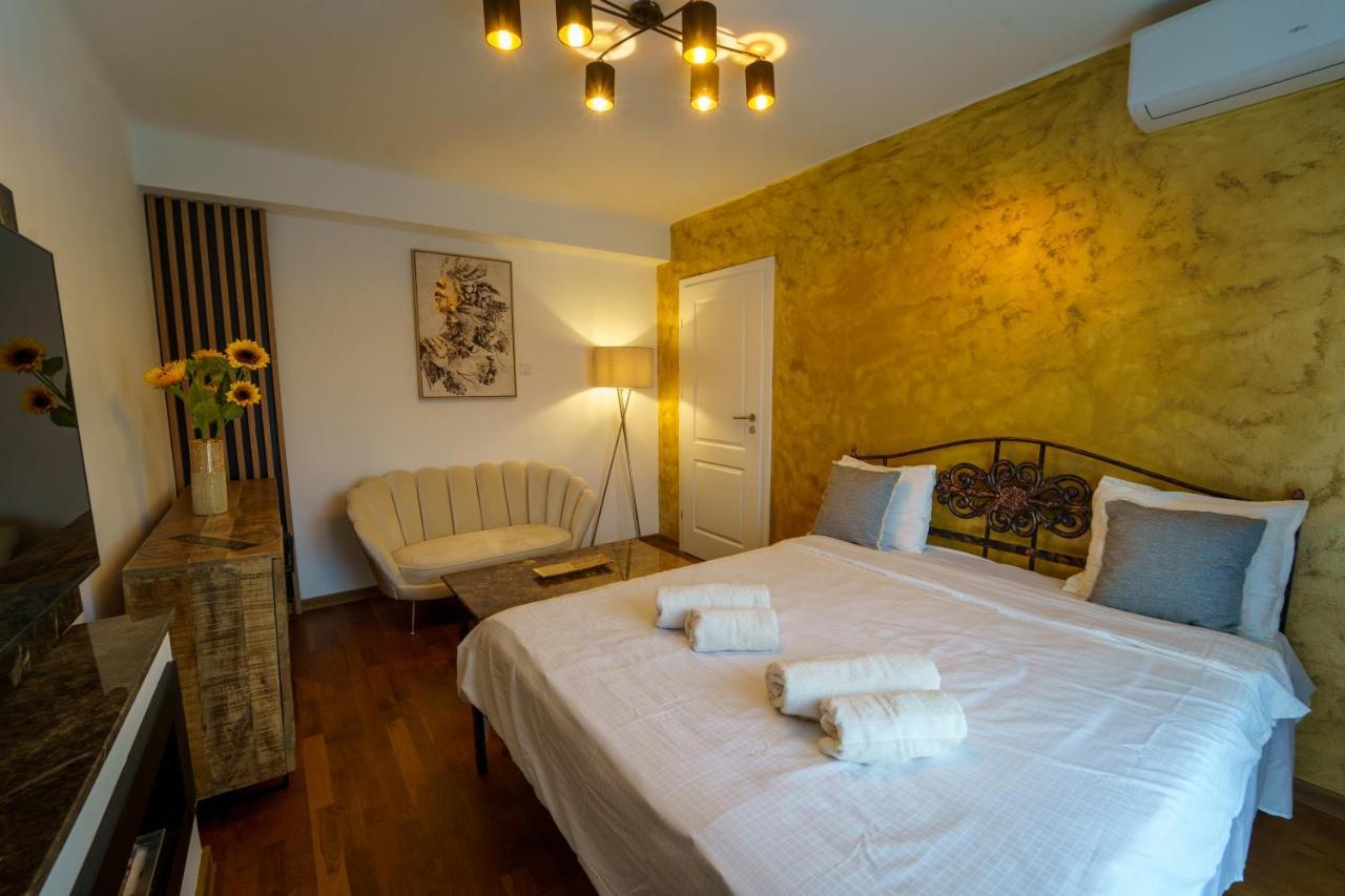 Main Square 5 Star Luxury Apartment With View Cluj-Napoca Esterno foto