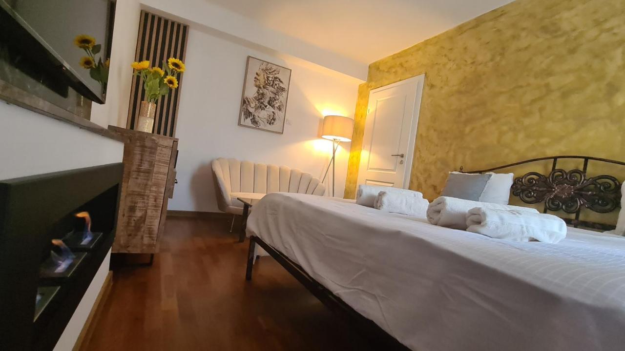 Main Square 5 Star Luxury Apartment With View Cluj-Napoca Esterno foto