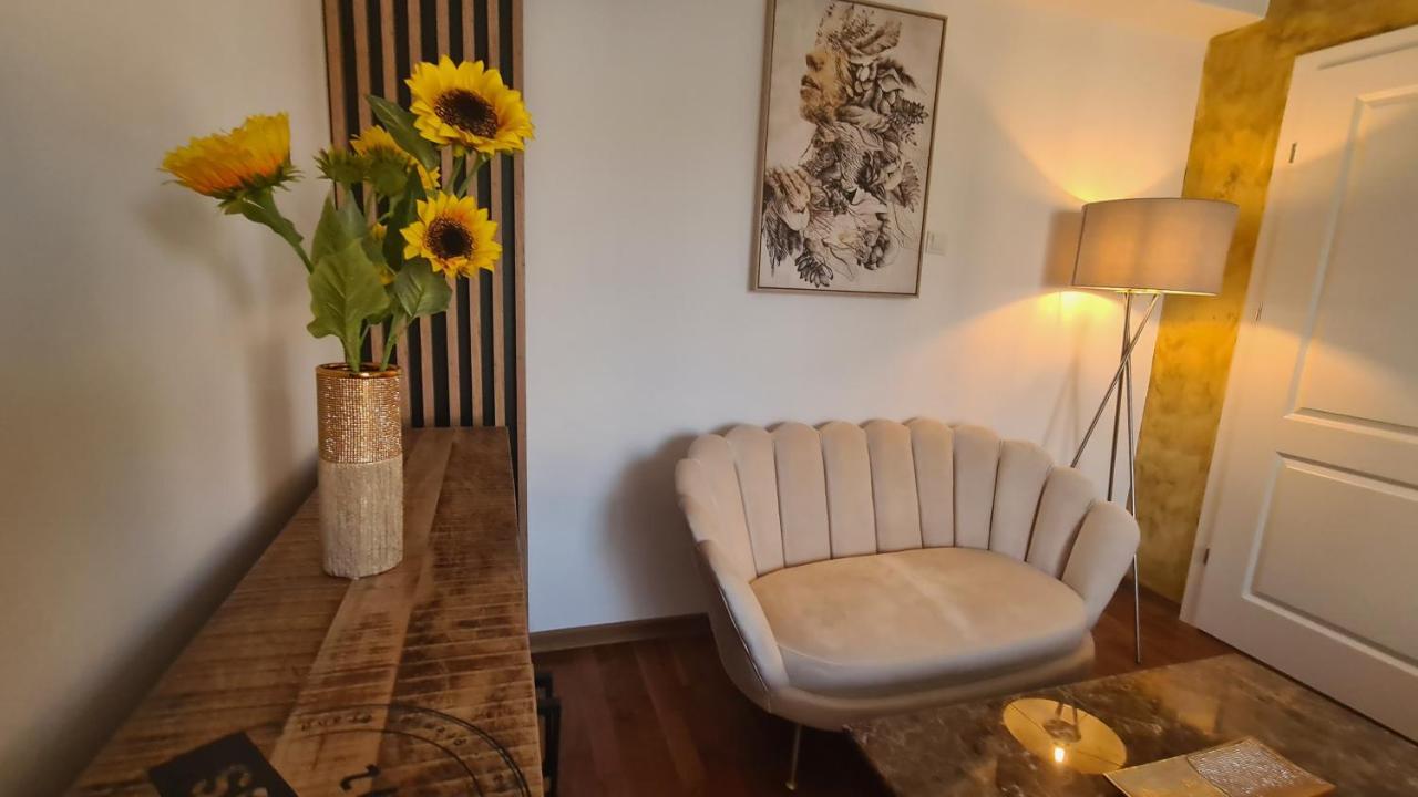 Main Square 5 Star Luxury Apartment With View Cluj-Napoca Esterno foto