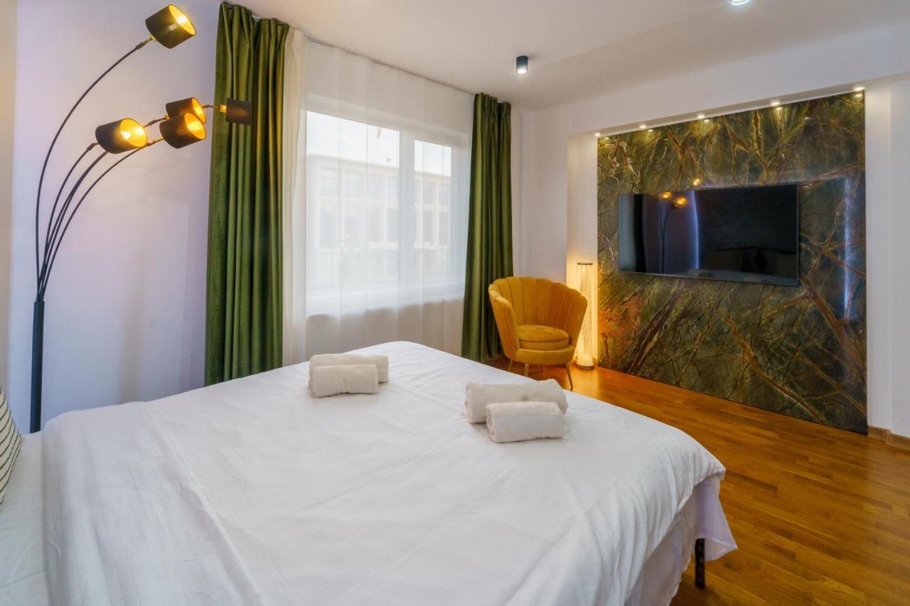 Main Square 5 Star Luxury Apartment With View Cluj-Napoca Esterno foto