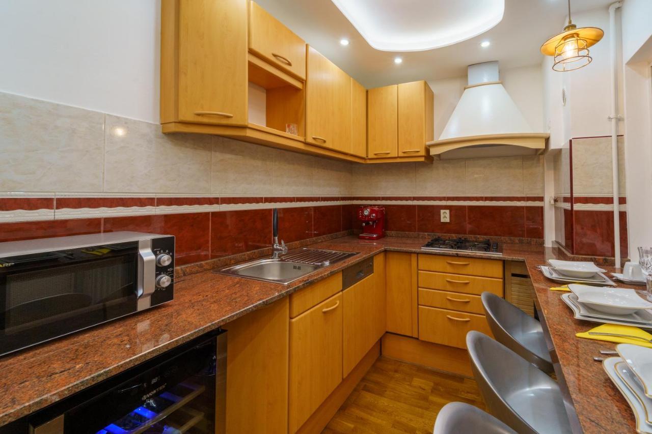 Main Square 5 Star Luxury Apartment With View Cluj-Napoca Esterno foto