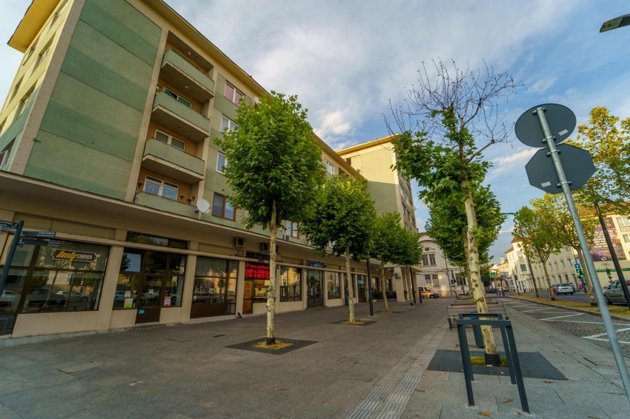 Main Square 5 Star Luxury Apartment With View Cluj-Napoca Esterno foto