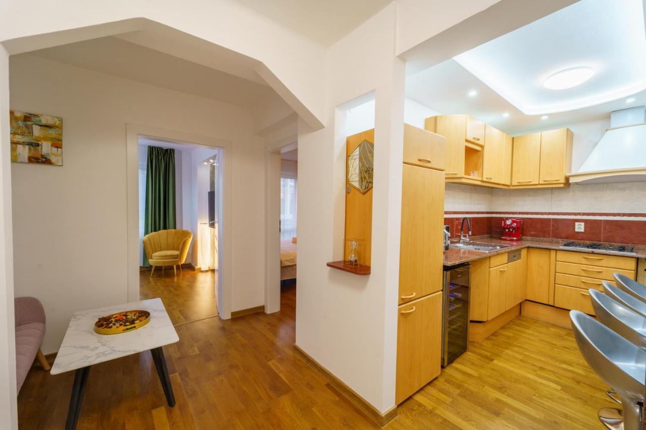 Main Square 5 Star Luxury Apartment With View Cluj-Napoca Esterno foto