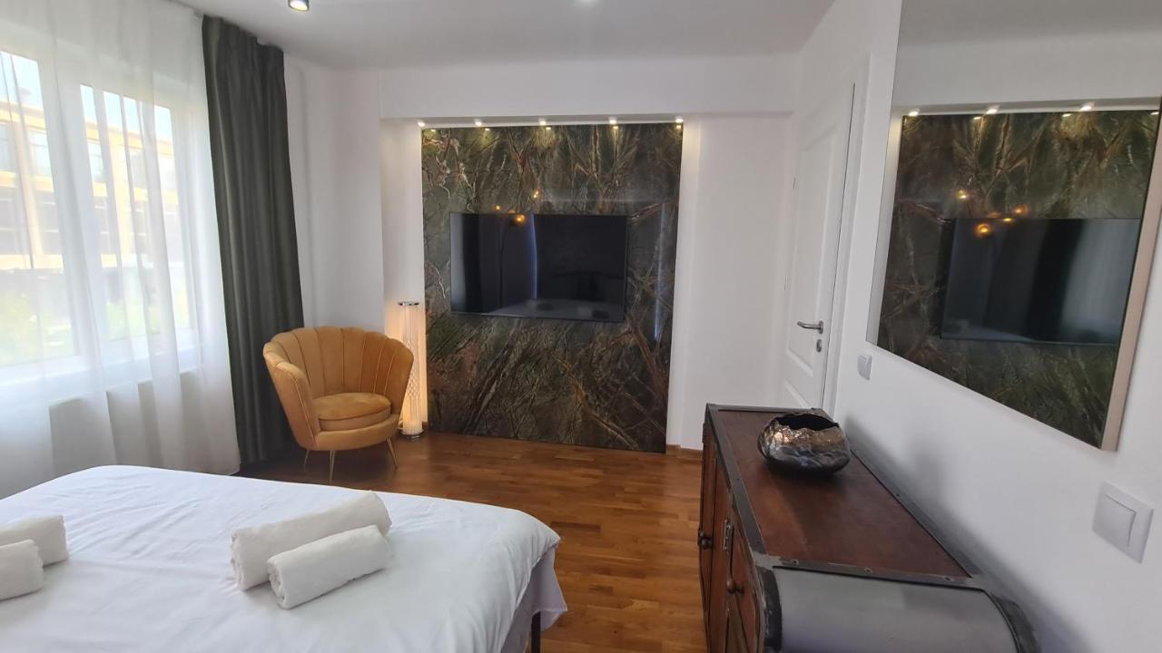 Main Square 5 Star Luxury Apartment With View Cluj-Napoca Esterno foto
