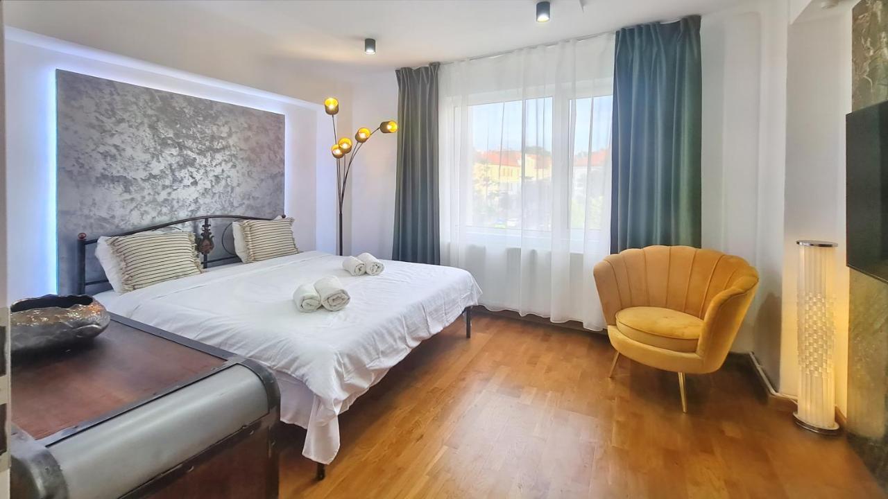Main Square 5 Star Luxury Apartment With View Cluj-Napoca Esterno foto