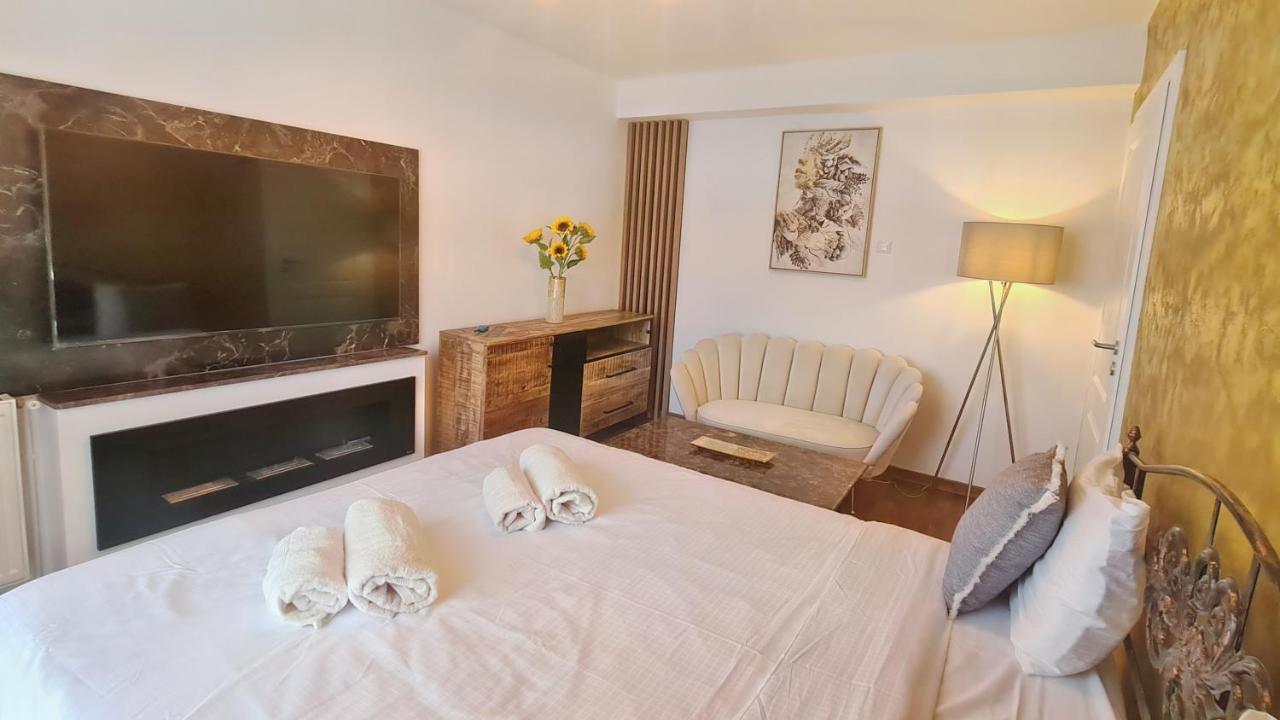 Main Square 5 Star Luxury Apartment With View Cluj-Napoca Esterno foto